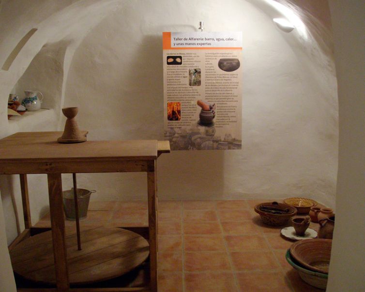 Casas-cueva del entorno del Castillo de Nogalte