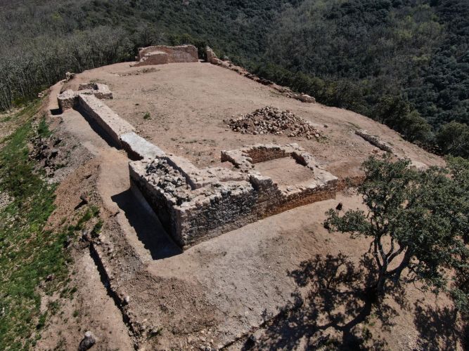 Excavación y restauración del castillo de San Salvador, León